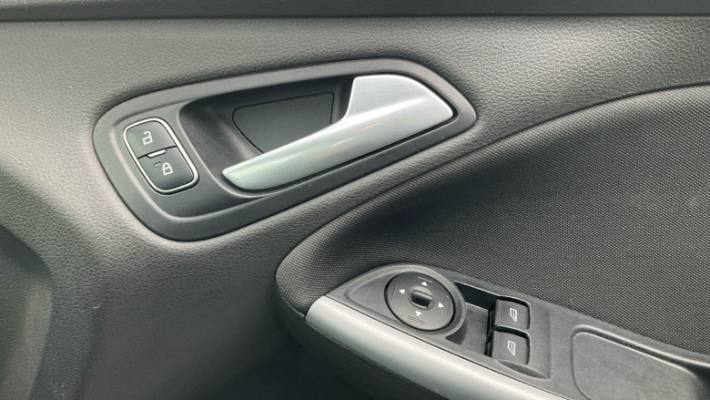 Ford Focus 1.0 EcoBoost Zetec 5dr Petrol Hatchback